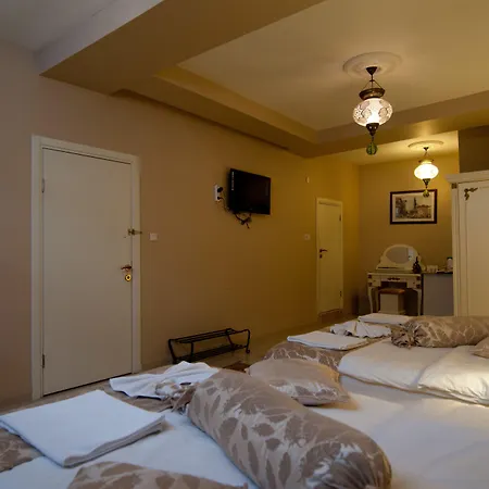 Safran Apartahotel 3*