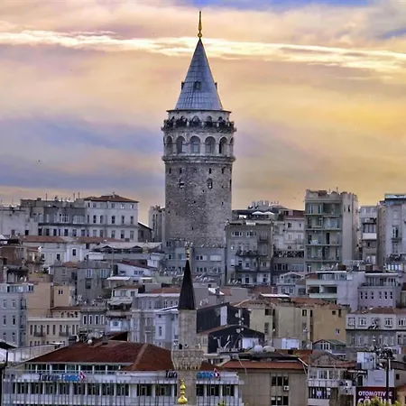 Safran Apartahotel 3*
