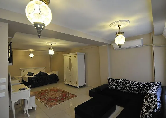 מלון דירות Safran 3*