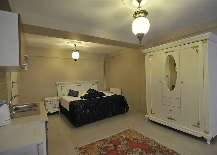 מלון דירות Safran 3*