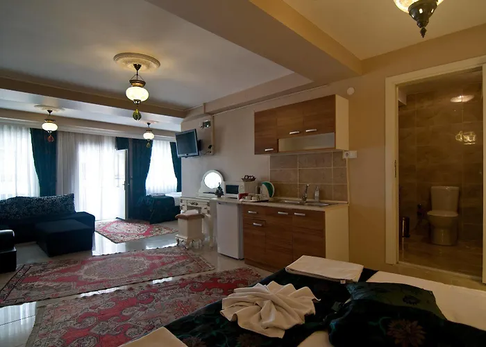 מלון דירות Safran 3*