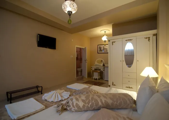 מלון דירות Safran 3*